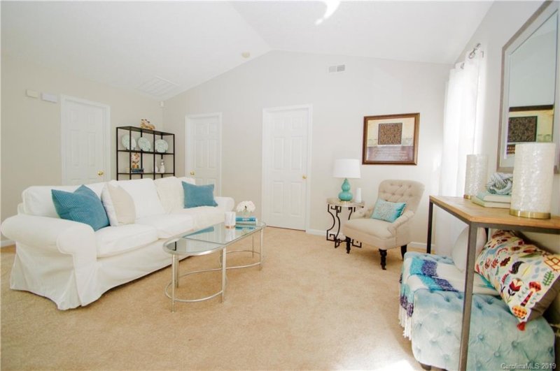 Property image 3 at 6934 Silver Garden Lane, Charlotte, NC 28216