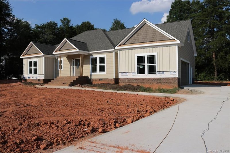 Property image 2 at 5252 Ridge Lane Circle, Sherrills Ford, NC 28673