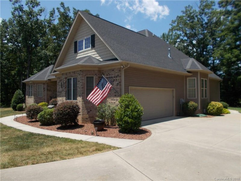 Property image 2 at 2311 Stratford Glen, Belmont, NC 28012