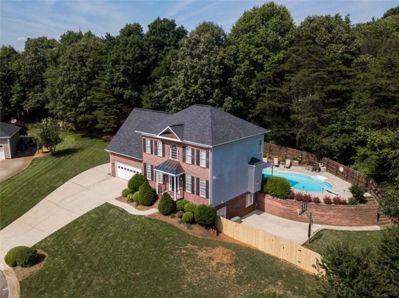 Property image 2 at 1136 38th Avenue, Hickory, NC 28601