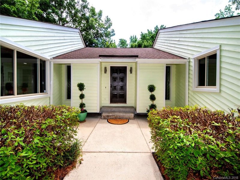 Property image 2 at 5633 Merrymount Drive, Charlotte, NC 28226