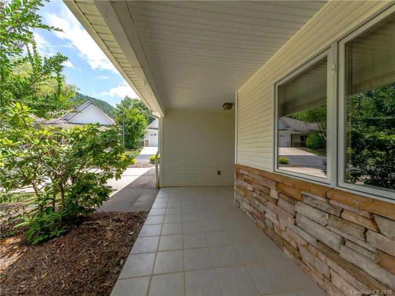 Property image 2 at 37 Honeycomb Circle, Swannanoa, NC 28778