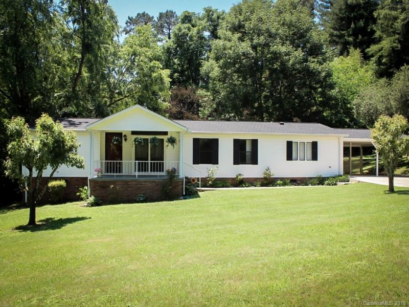 402 Hillcrest Circle