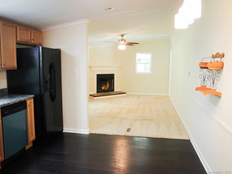 Property image 2 at 402 Hillcrest Circle, Hendersonville, NC 28792