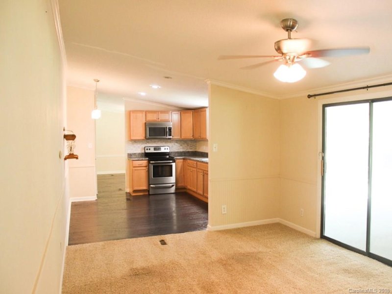 Property image 3 at 402 Hillcrest Circle, Hendersonville, NC 28792