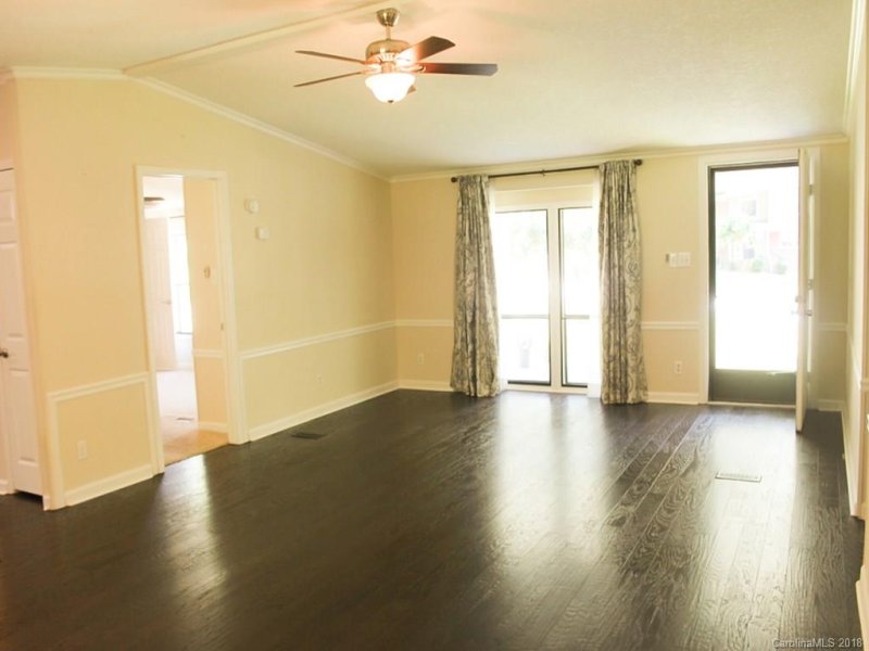 Property image 4 at 402 Hillcrest Circle, Hendersonville, NC 28792