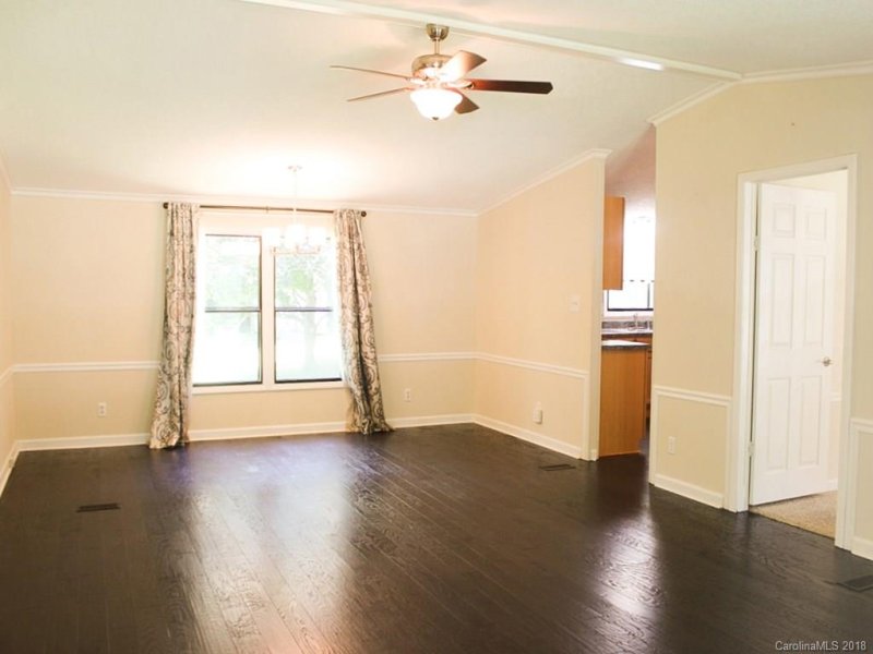 Property image 5 at 402 Hillcrest Circle, Hendersonville, NC 28792