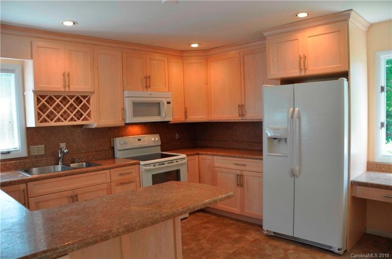 Property image 2 at 4 Lynx Drive, Black Mountain, NC 28711