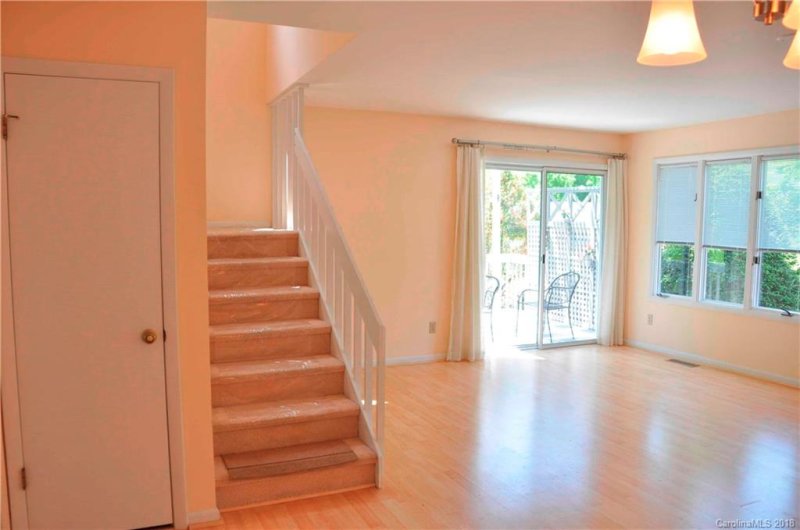 Property image 3 at 4 Lynx Drive, Black Mountain, NC 28711