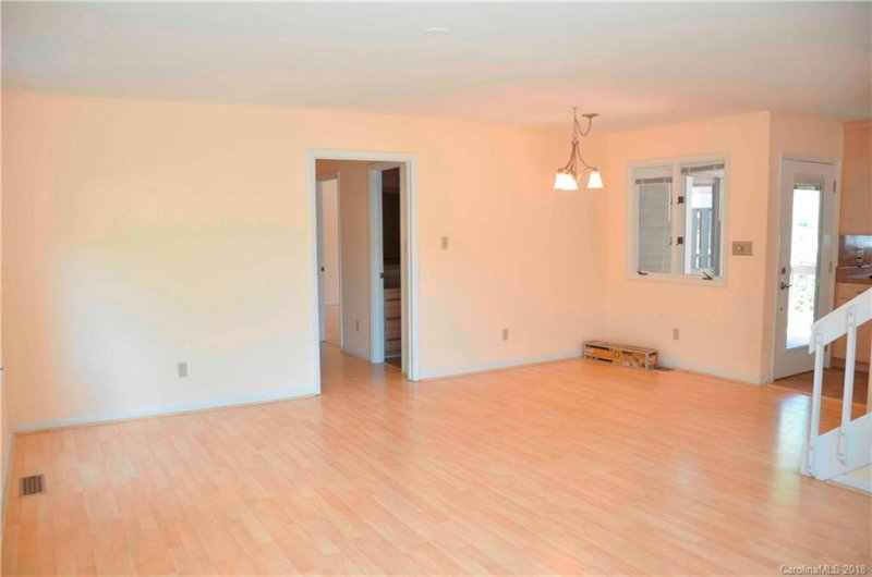 Property image 5 at 4 Lynx Drive, Black Mountain, NC 28711