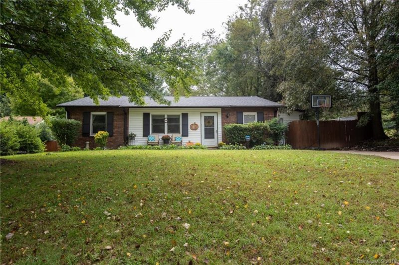 Property image 2 at 41 Mount Carmel Drive, Asheville, NC 28806