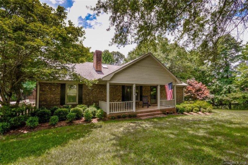 Property image 2 at 7624 Deer Track Drive, Denver, NC 28037