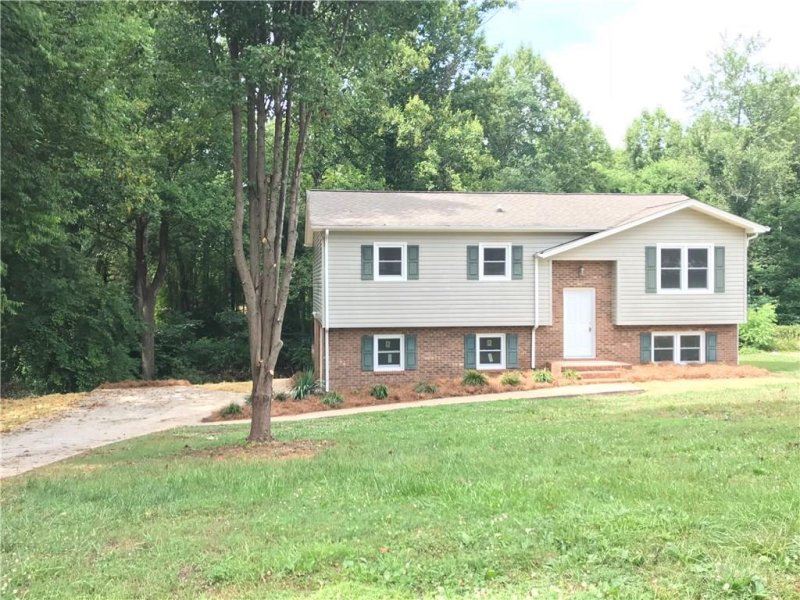 Property image 2 at 1344 Prince Street, Hickory, NC 28602