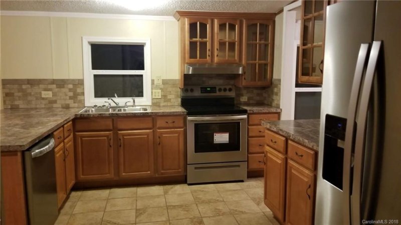 Property image 5 at 2904 Burnt Leaf Lane, Newton, NC 28658