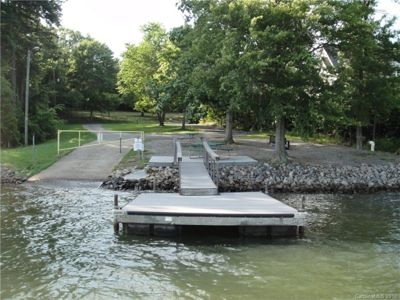 Property image 2 at 2695 Southern Breeze Road, Sherrills Ford, NC 28673