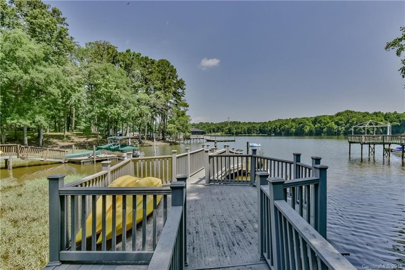 Property image 2 at 5707 Mountain Point Lane, Charlotte, NC 28216