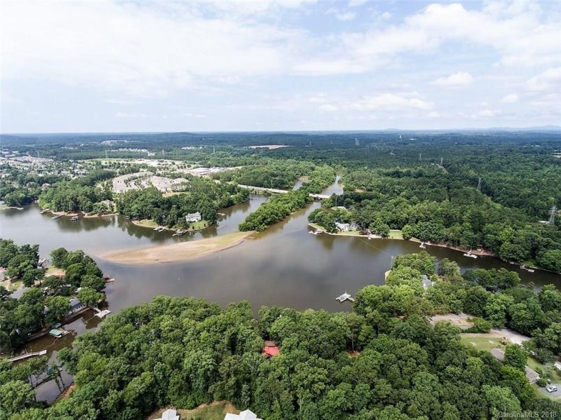 Property image 3 at 529 Spruce Hollow Lane, Lake Wylie, SC 29710