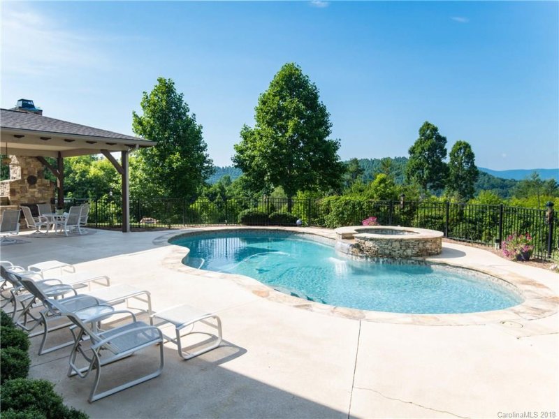 Property image 4 at 260 Crossvine Trail, Hendersonville, NC 28739