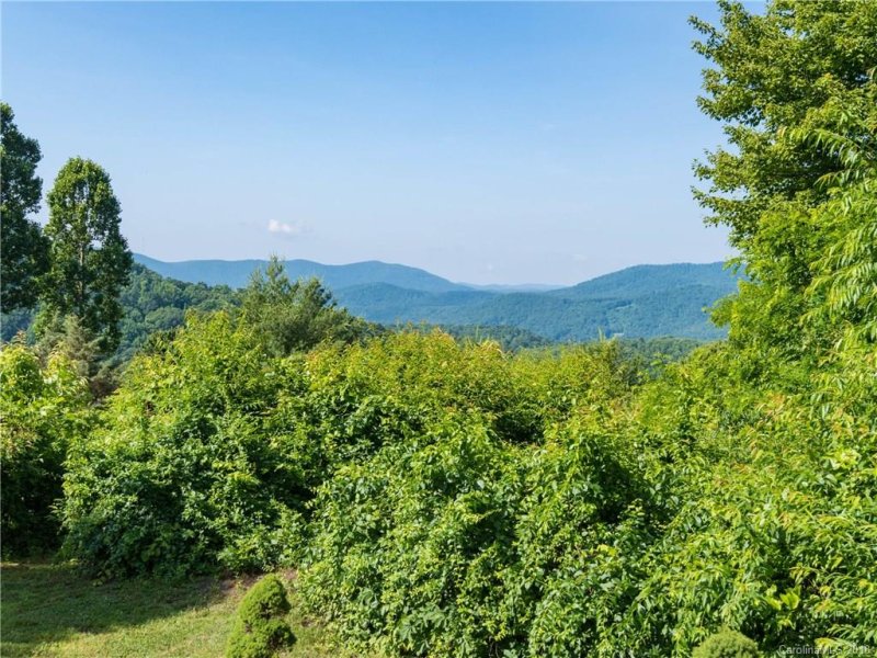 Property image 5 at 260 Crossvine Trail, Hendersonville, NC 28739