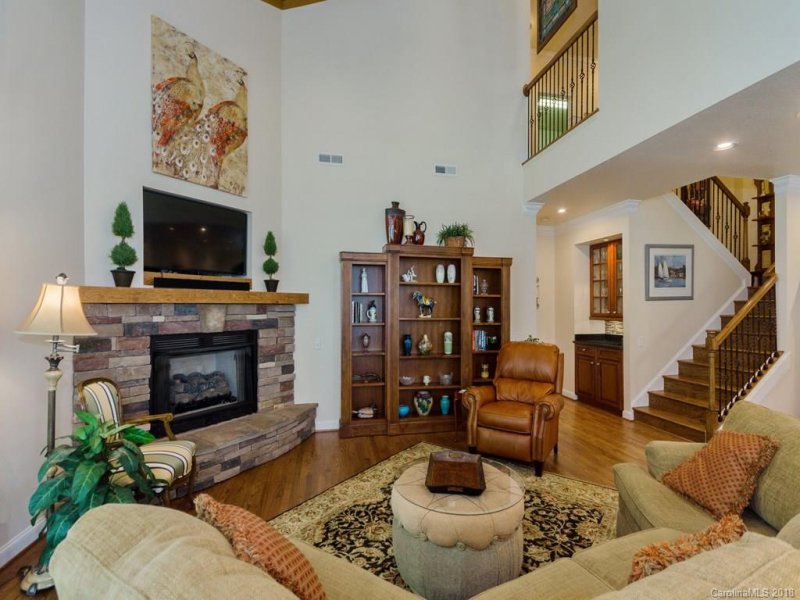 Property image 3 at 133 Towne Place Drive, Hendersonville, NC 28792