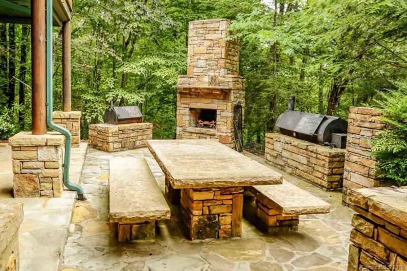 Property image 3 at 437 Kalmia Drive, Lake Lure, NC 28746