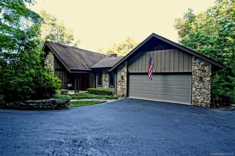 Property image 2 at 128 Larchmont Drive, Hendersonville, NC 28791