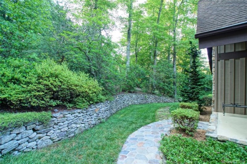 Property image 3 at 128 Larchmont Drive, Hendersonville, NC 28791