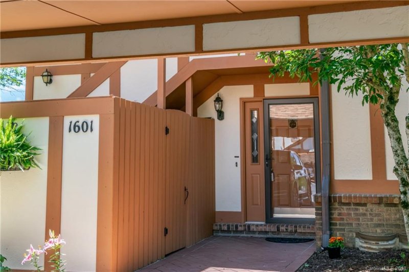 Property image 2 at 1601 Fleetwood Plaza, Hendersonville, NC 28739