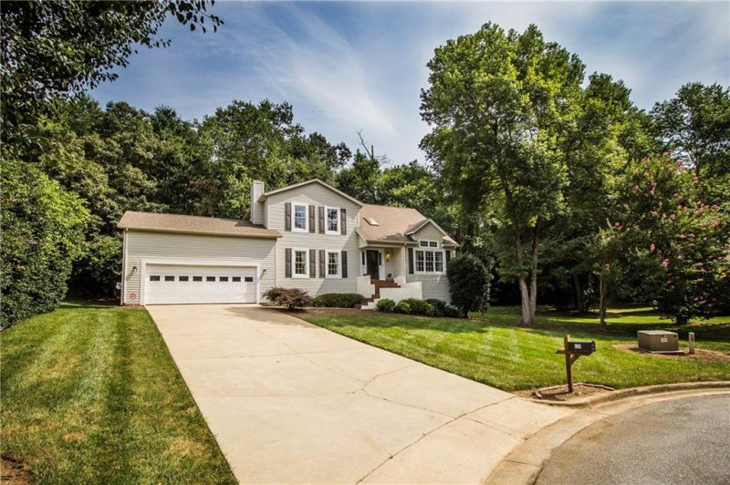 Property image 2 at 429 31st Avenue Court, Hickory, NC 28601