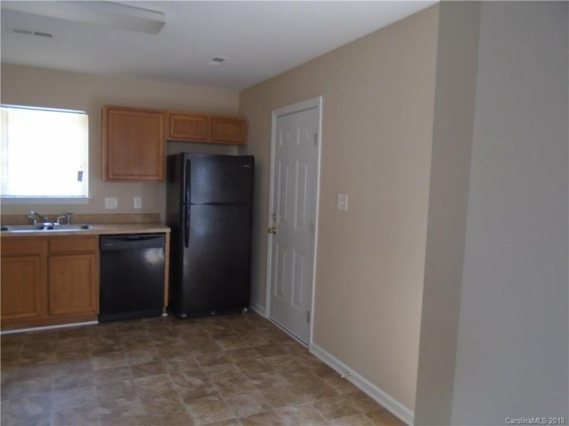 Property image 3 at 3550 Crestridge Drive, Charlotte, NC 28217