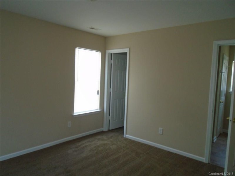 Property image 4 at 3550 Crestridge Drive, Charlotte, NC 28217