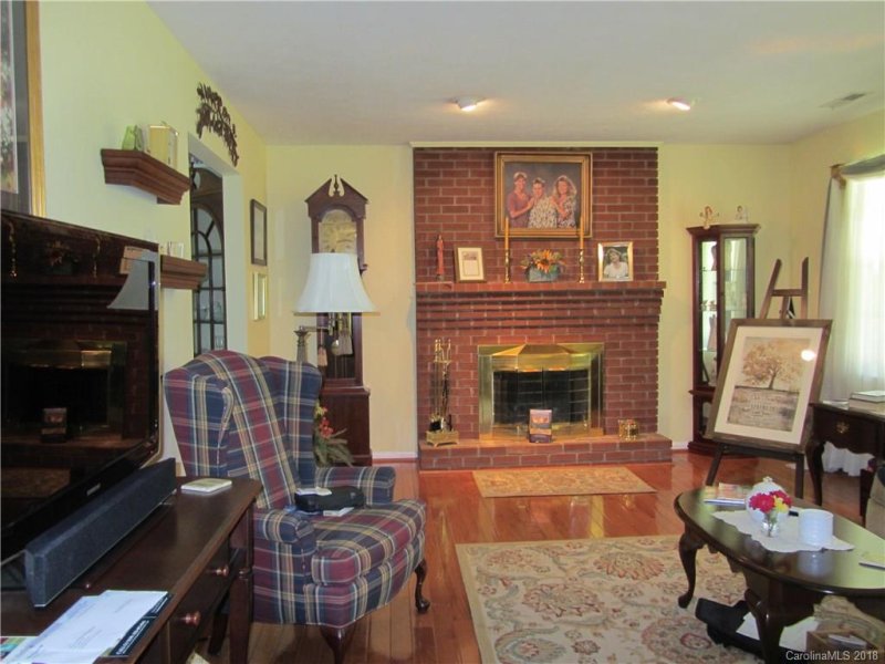 Property image 3 at 107 Castleton Lane, Hendersonville, NC 28791