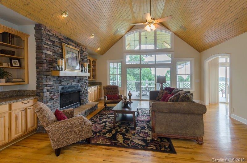 Property image 5 at 105 Spring Path, Hendersonville, NC 28739