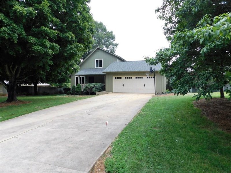 Property image 2 at 4995 Forest Ridge Drive, Hickory, NC 28602