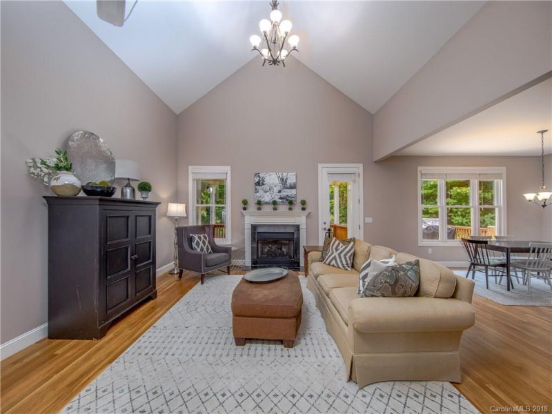 Property image 3 at 910 Rickel Drive, Hendersonville, NC 28739