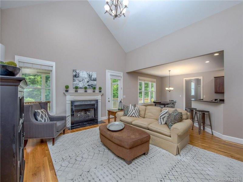 Property image 4 at 910 Rickel Drive, Hendersonville, NC 28739