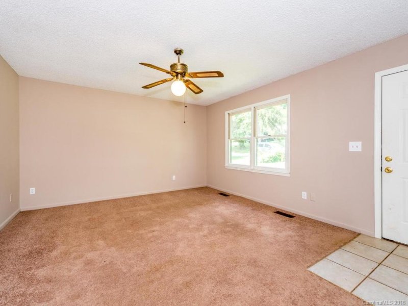 Property image 3 at 27 Grandview Circle, Asheville, NC 28806