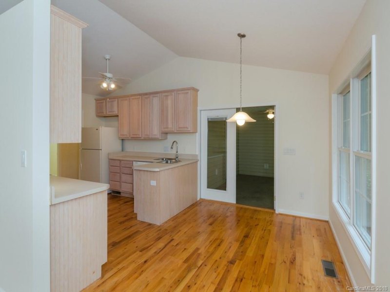 Property image 4 at 207 Allen Paul Drive, Hendersonville, NC 28791