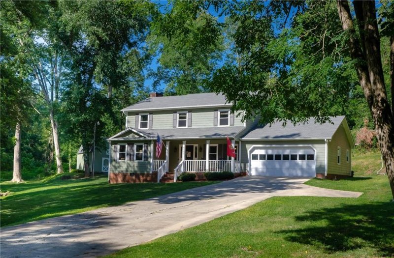 Property image 2 at 6101 Gold Creek Estate Drive, Hickory, NC 28601