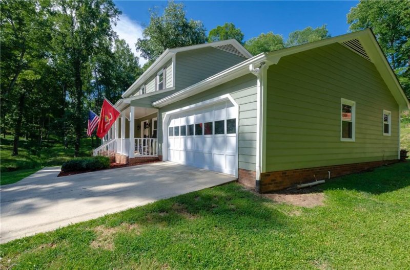 Property image 3 at 6101 Gold Creek Estate Drive, Hickory, NC 28601