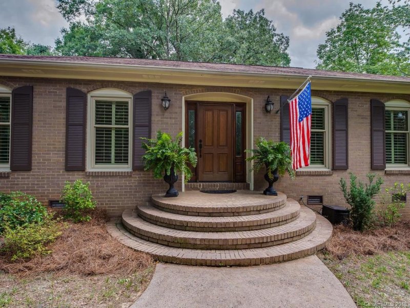 Property image 2 at 6121 Carriagehouse Lane, Charlotte, NC 28226