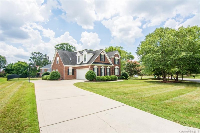 Property image 2 at 124 Eaglecrest Drive, Matthews, NC 28104