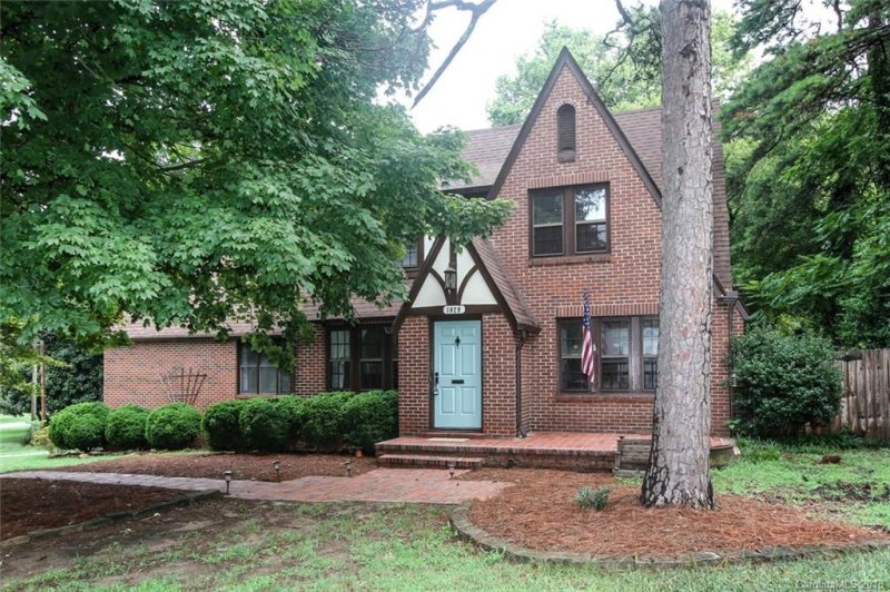 1028 S Belvedere Avenue