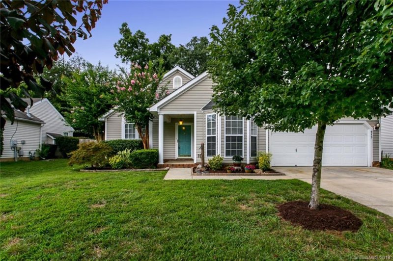Property image 3 at 915 Morning Glory Drive, Charlotte, NC 28262