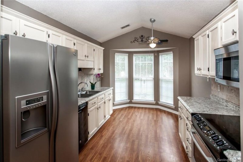 Property image 4 at 915 Morning Glory Drive, Charlotte, NC 28262