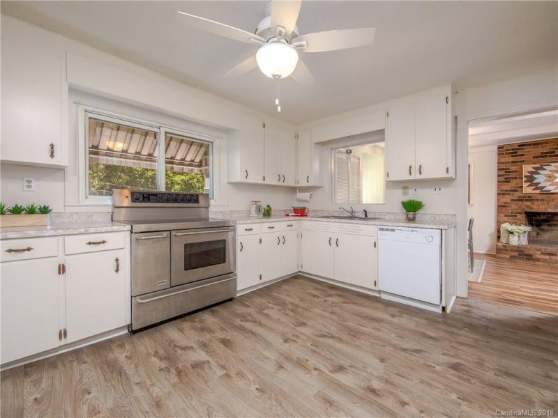 Property image 5 at 2 Bostic Place, Asheville, NC 28803