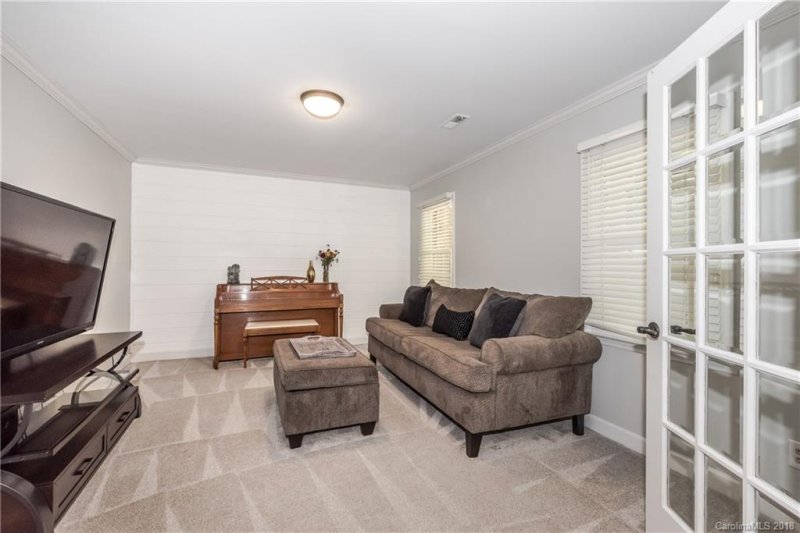 Property image 5 at 7136 Hillside Lane, Charlotte, NC 28226