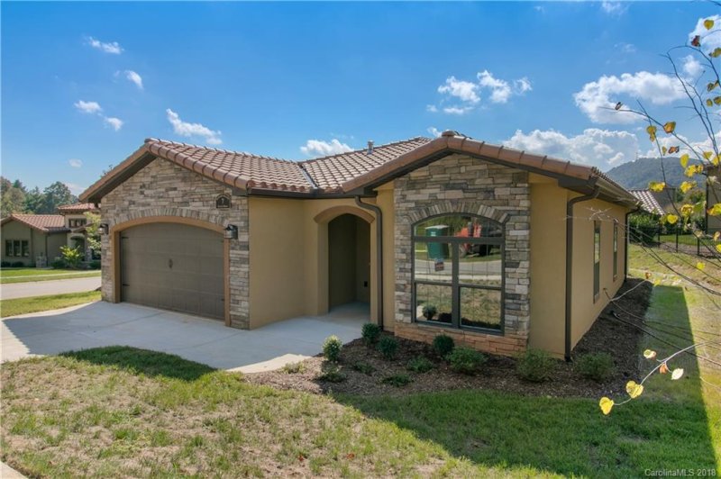 Property image 4 at 7 Ocaso Drive, Asheville, NC 28806