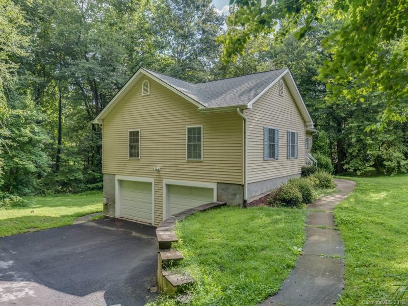 Property image 2 at 320 Melissa Way, Hendersonville, NC 28791