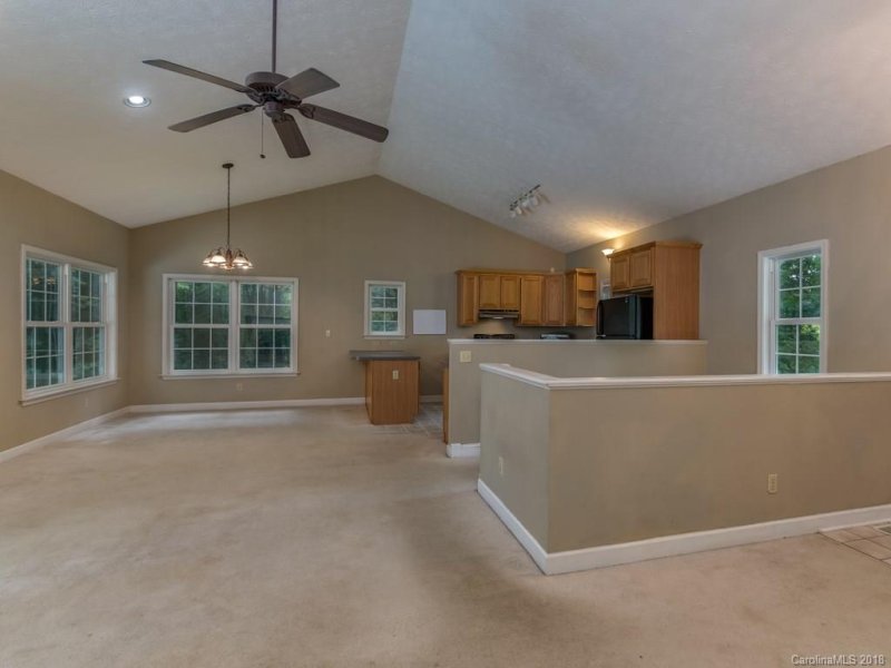 Property image 3 at 320 Melissa Way, Hendersonville, NC 28791